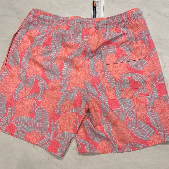 Vineyard Vines Swimtrunks - Picture 2 of 3